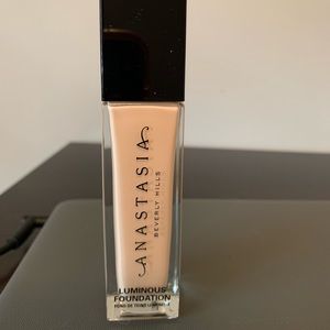 Anastasia Beverly Hills Luminous Foundation